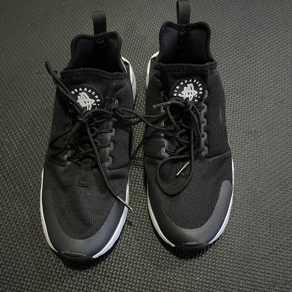 Nike shoes - Picture 2 of 4